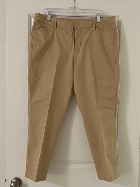 Old Navy Chino Pixie Pants in Khaki Beige, Slim Skinny Ankle Crop